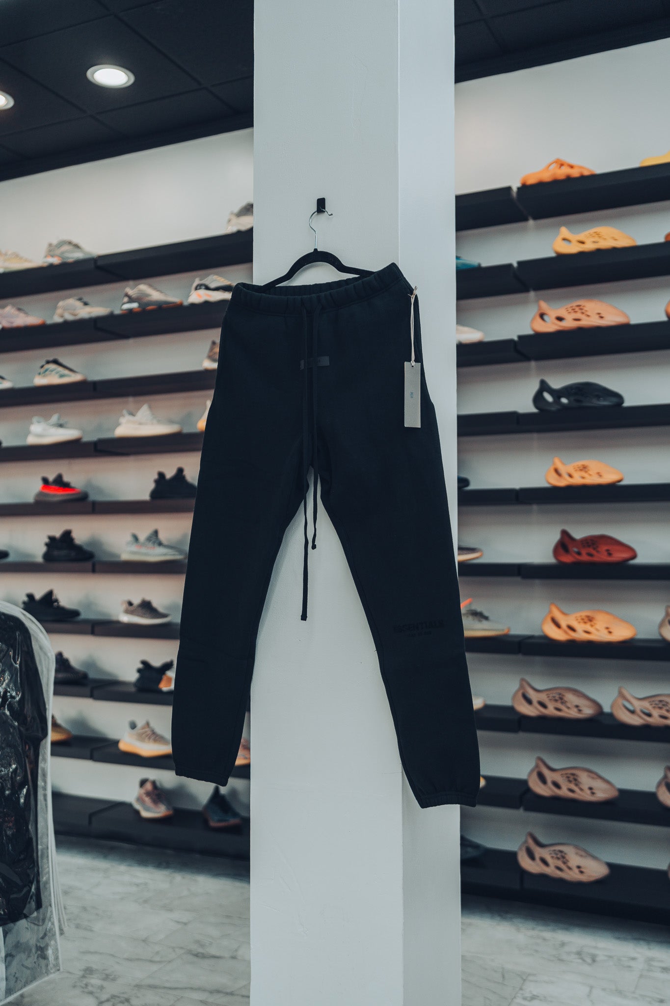 ESSENTIALS - STRECHED LIMO SWEATPANTS