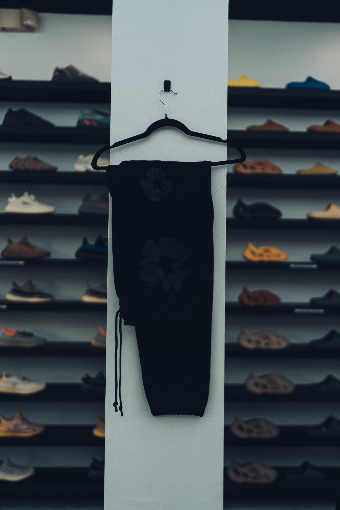 DENIM TEARS - THE COTTON WREATH BLACK MONOCHROME