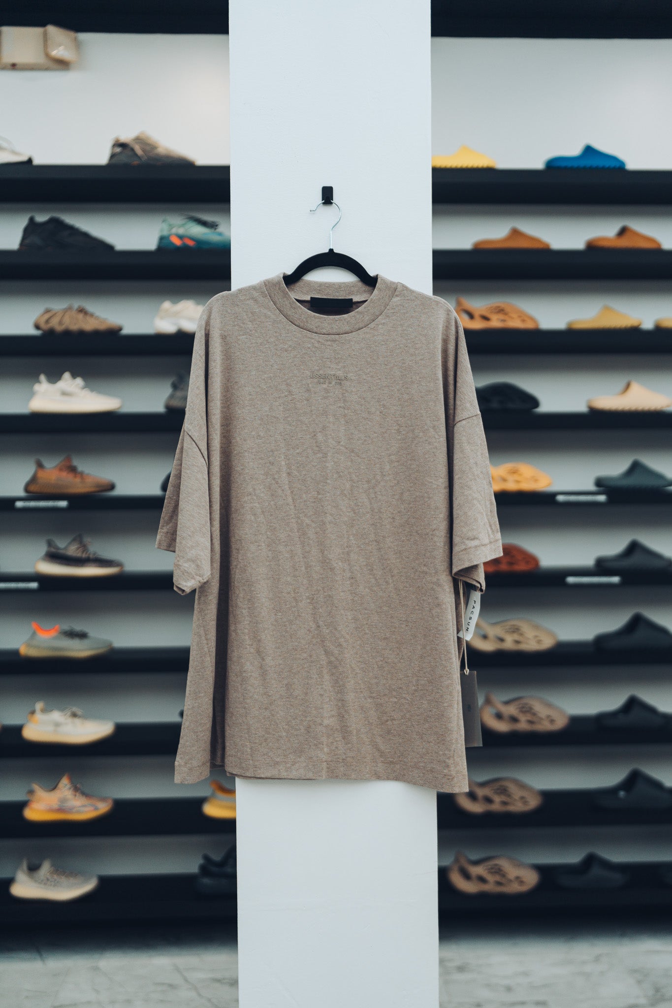 ESSENTIALS - BASALT TEE