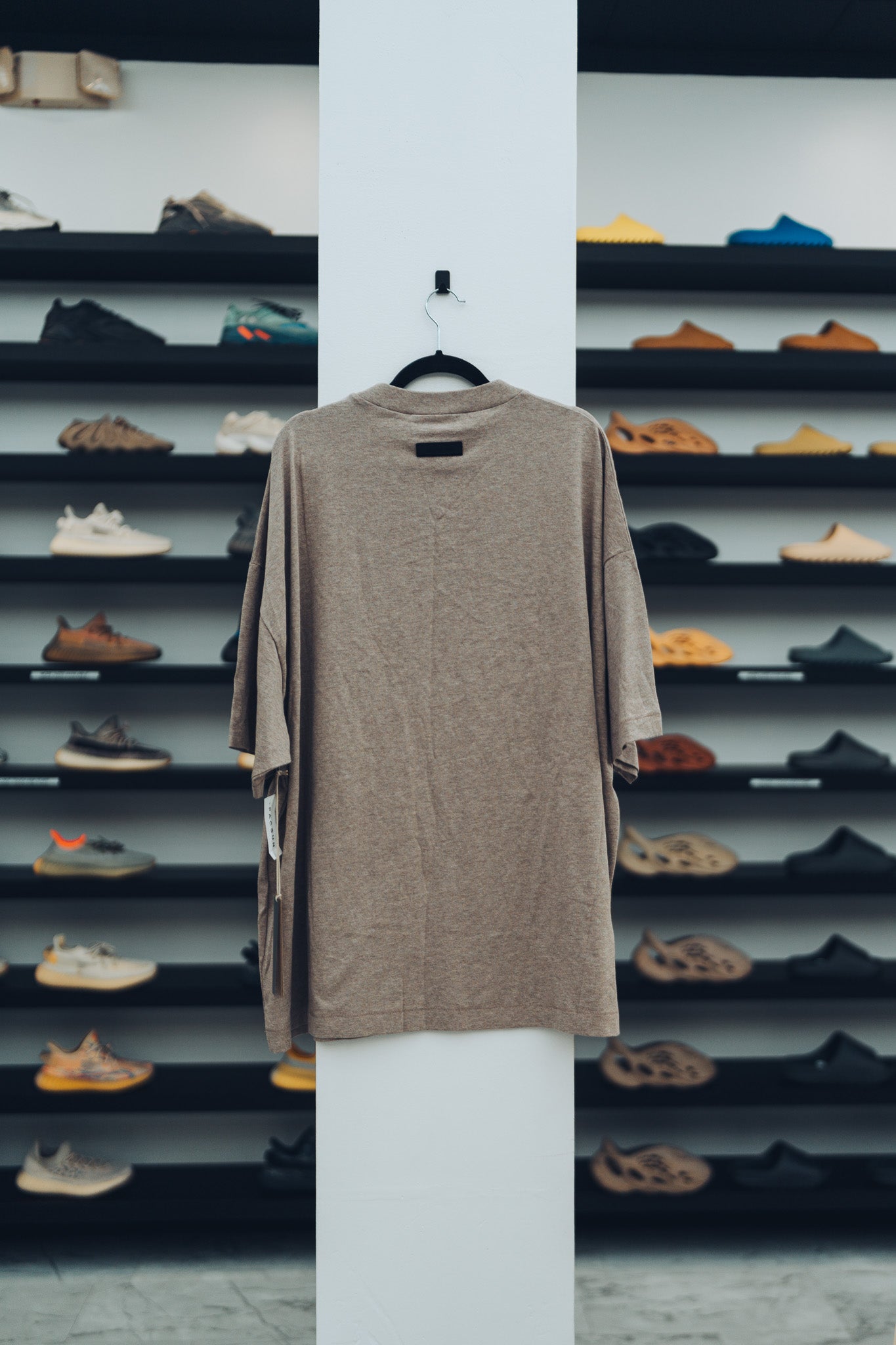 ESSENTIALS - BASALT TEE