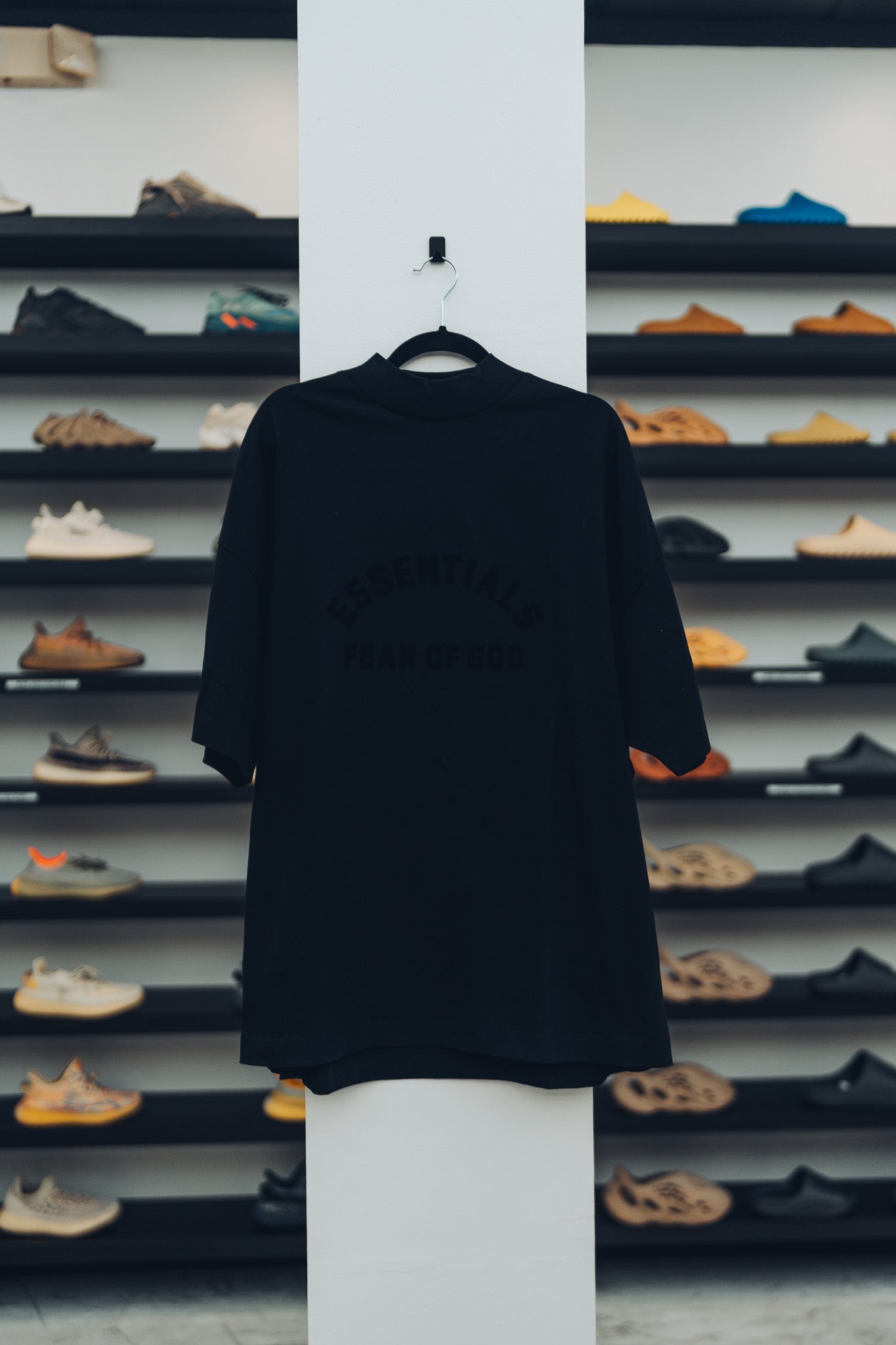 ESSENTIALS - FEAR OF GOD BLACK TEE