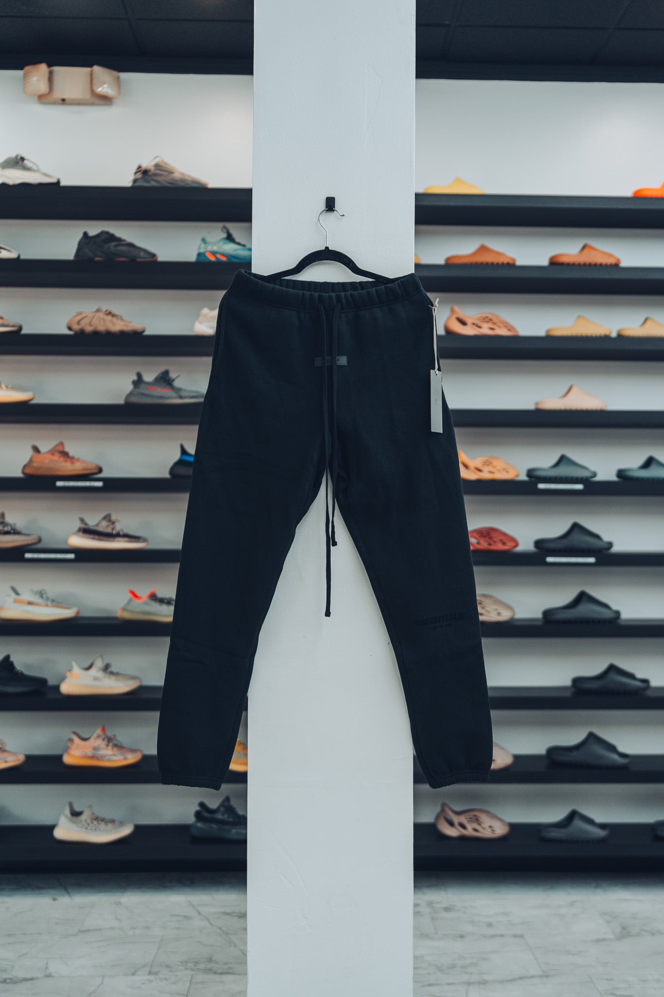 ESSENTIALS - STRECHED LIMO SWEATPANTS